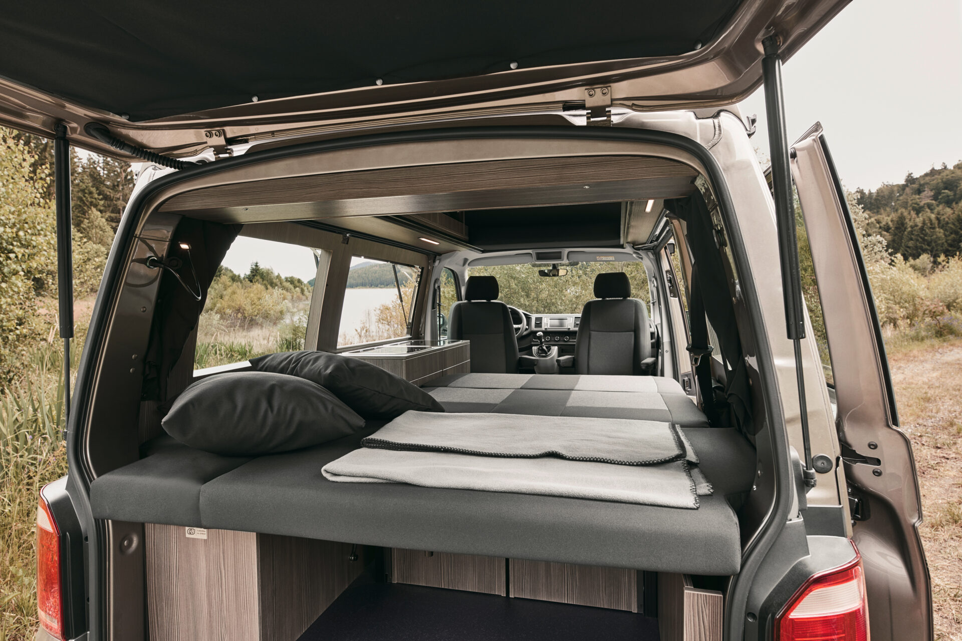 Der VW T6.1 CustomBus Camper CustomBus Camping Vans