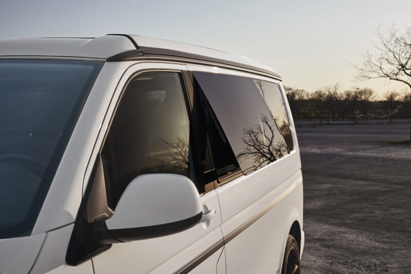 VW Camper mit Aufstellfenster