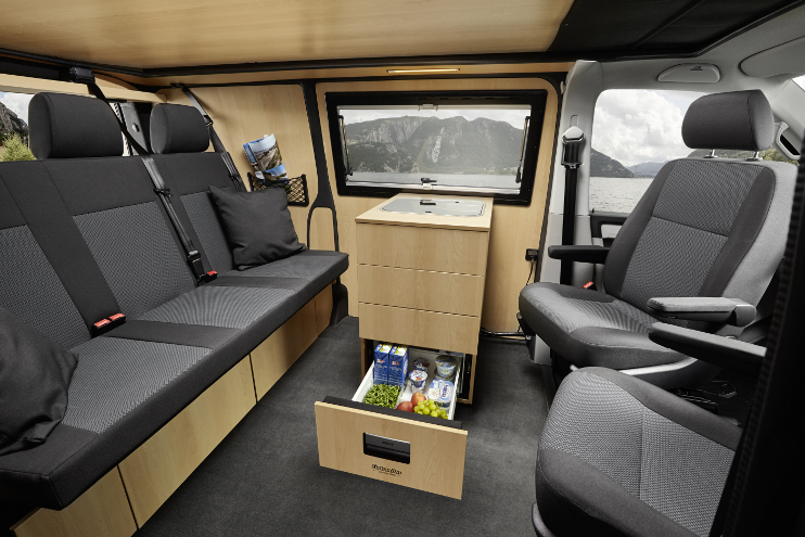 Kuehlschublade-Kuehlauszug-im-Campingbus_kl