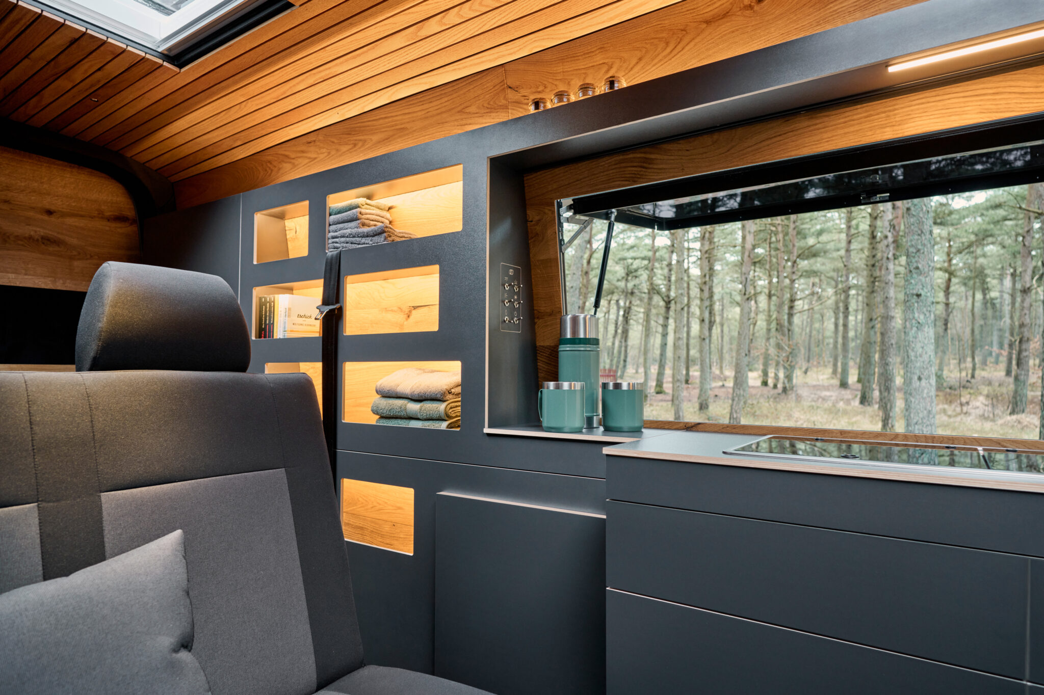 Der Volkswagen Crafter als Custom-Bus Camper XL - Custom-Bus Camping Vans