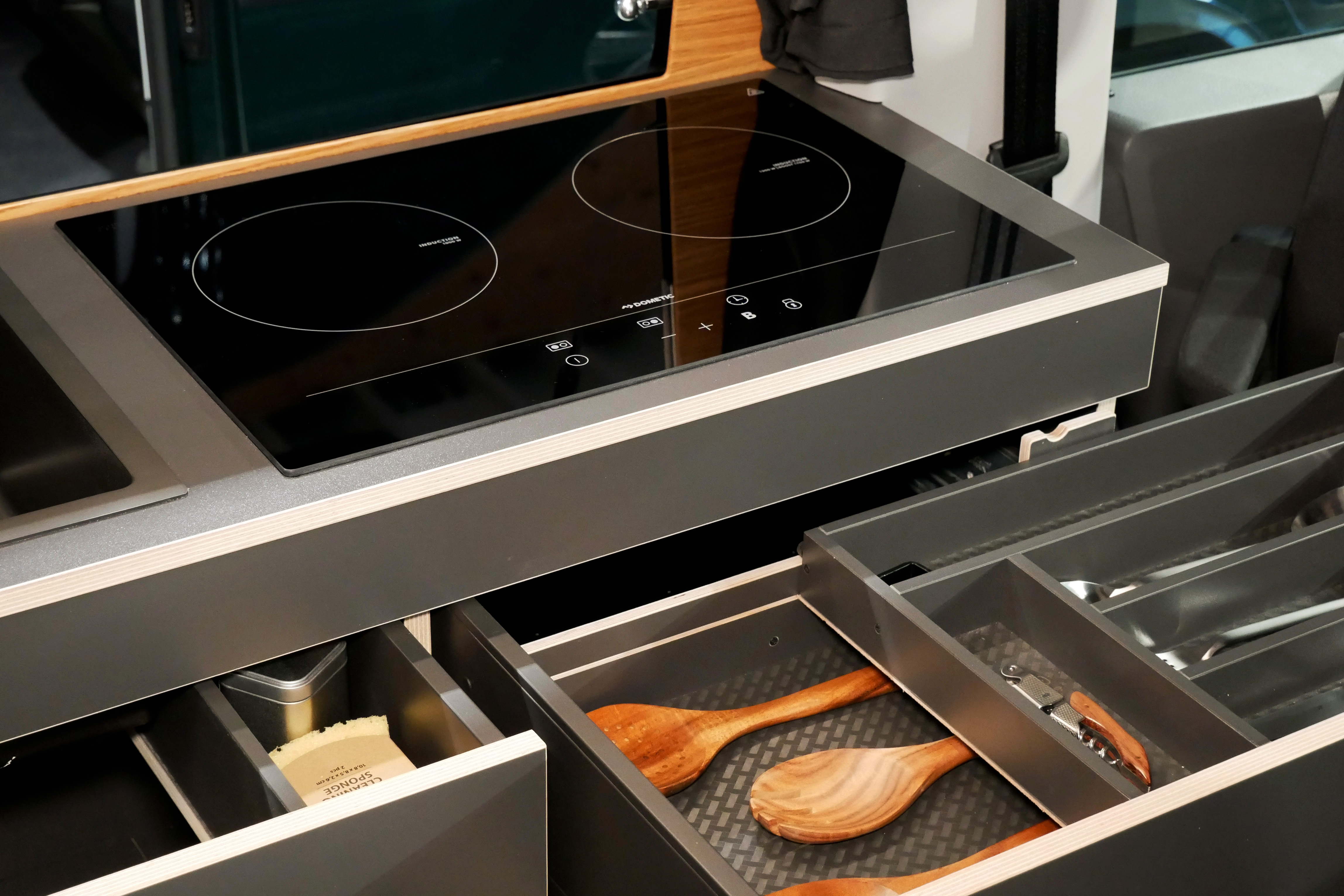 Camper inklusive Dometic Induktionskochfeld mit zwei Kochstellen