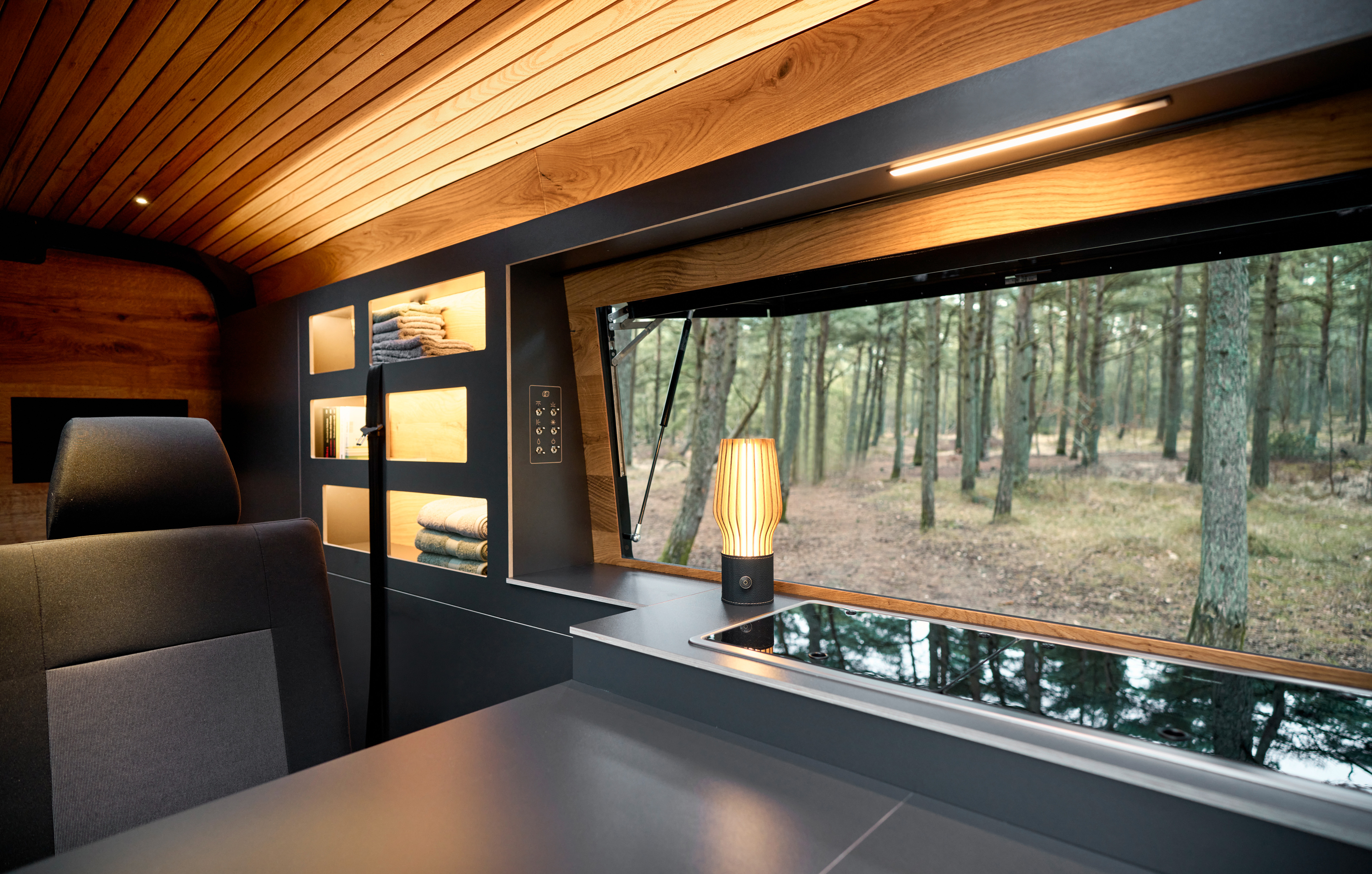 Design Wohnmobil Ausbau auf VW Crafter Basisfahrzeug Design Wohnmobil Ausbau auf VW Crafter Basisfahrzeug
