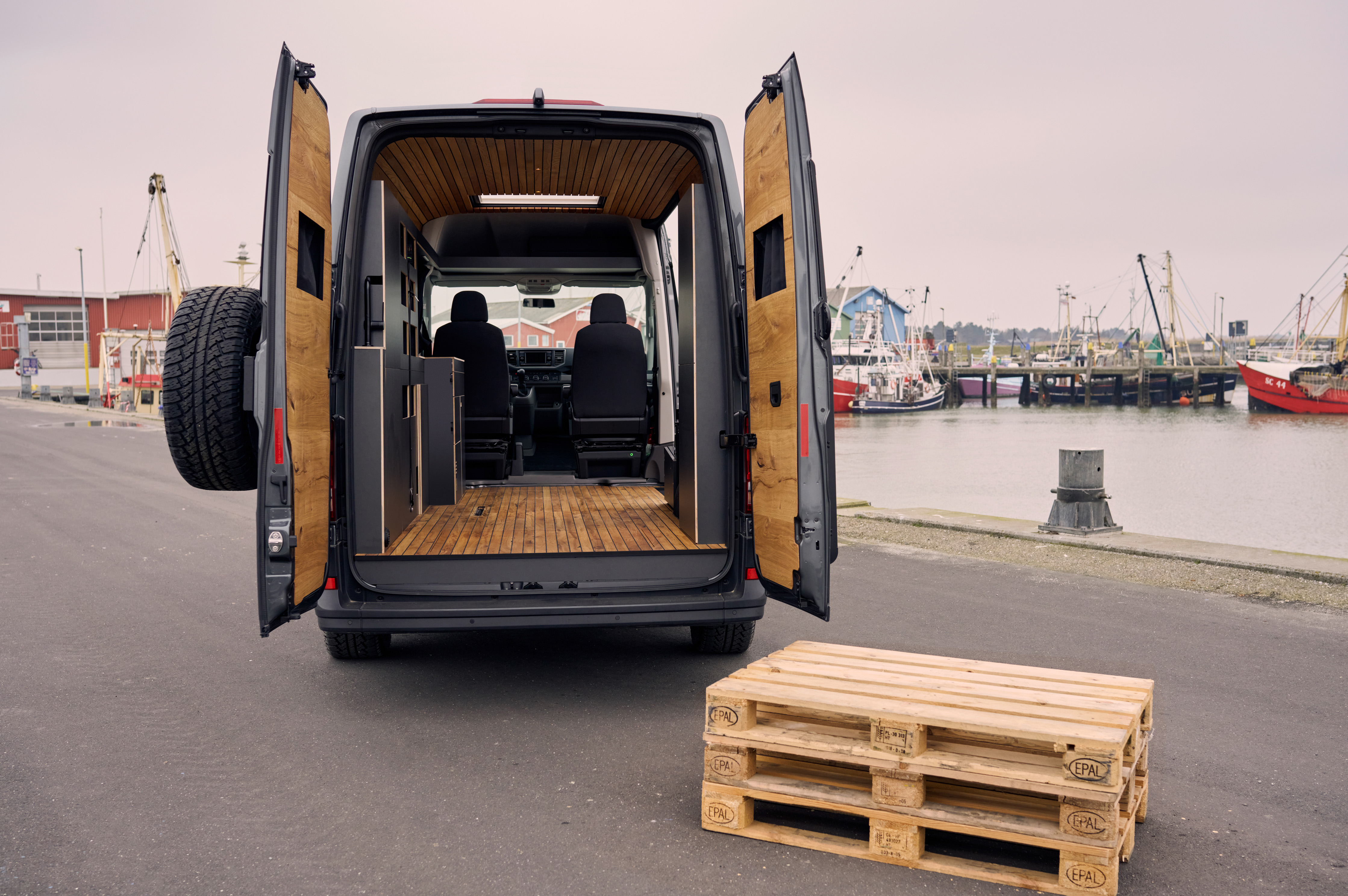 Maximaler Laderaum im Reisemobil der Sprinter Klasse Maximaler Laderaum im Reisemobil der Sprinter Klasse