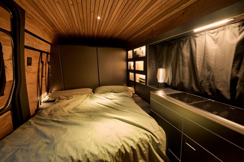 Camper-XL-extra-breites-Doppelbett-in-Fahrtrichtung Camper-XL-extra-breites-Doppelbett-in-Fahrtrichtung